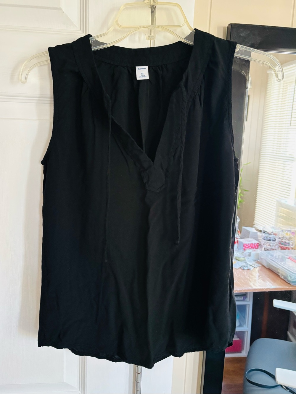 Old Navy Black Sleeveless Tie-Neck Top - Picture 9 of 13